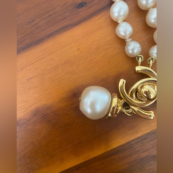 Chanel Vintage Pearl Double Stranded Turnlock Necklace ❌no offer or trade❌ - Picture 13 of 16